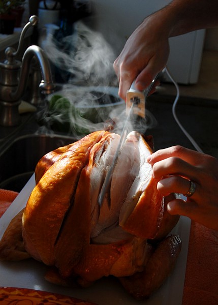 AdamSteinhoff carves turkey 11-25-2010