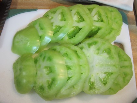 sliced green tomatoes